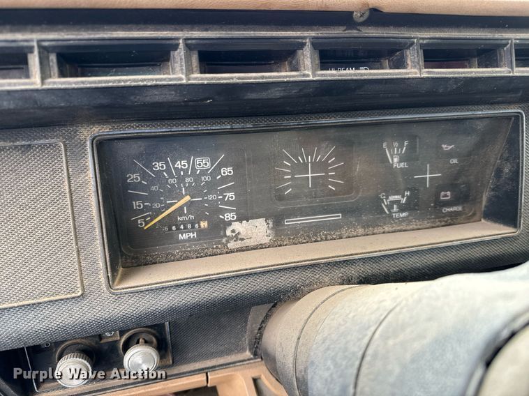 image for item NI9785 1983 Ford F600 grain truck