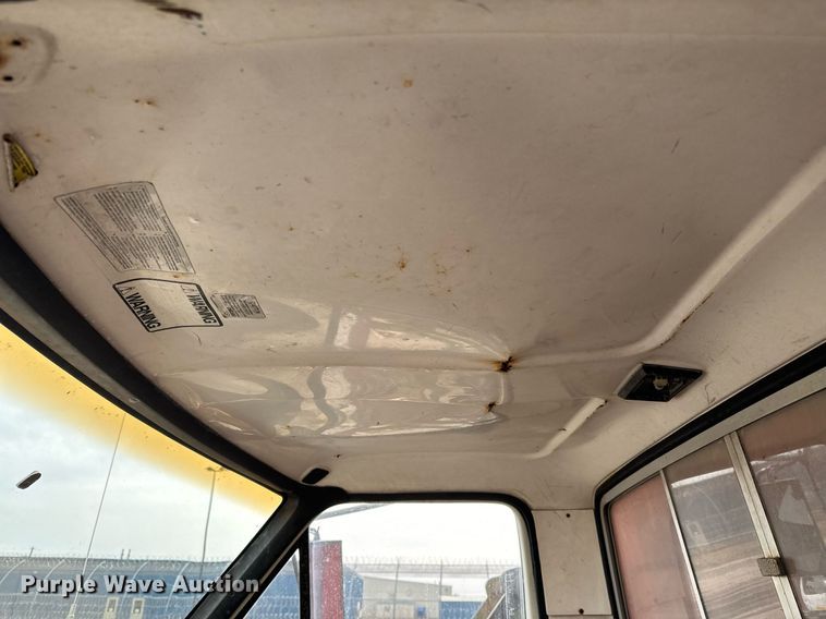 image for item NI9785 1983 Ford F600 grain truck