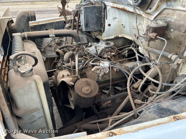 image for item NI9785 1983 Ford F600 grain truck