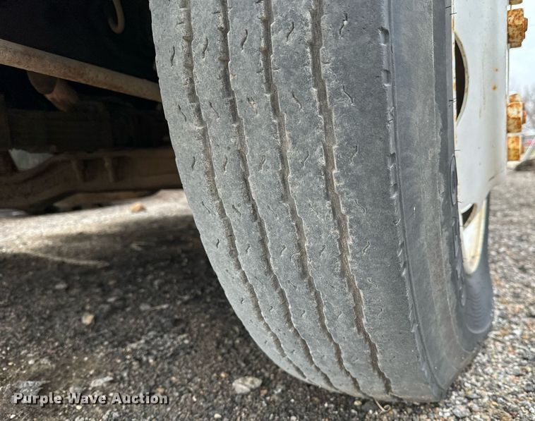 image for item NI9785 1983 Ford F600 grain truck