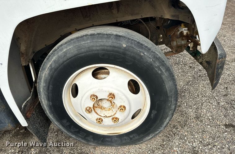 image for item NI9785 1983 Ford F600 grain truck