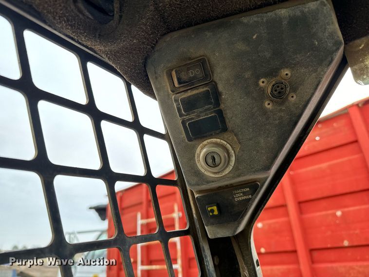 image for item NI9786 1999 Bobcat 873 skid steer loader