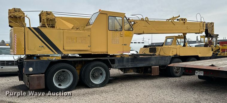 image for item NI9787 1971 International truck crane