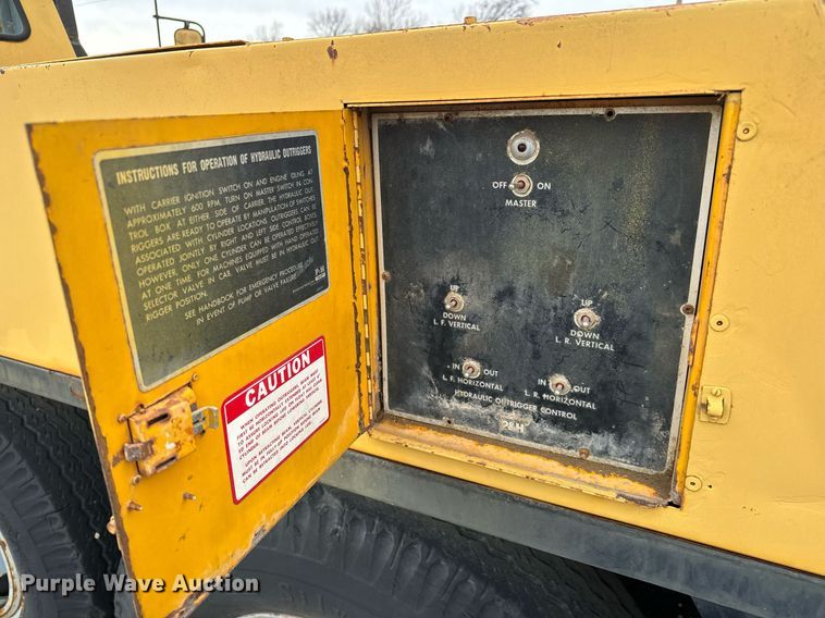 image for item NI9787 1971 International truck crane