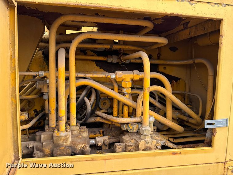 image for item NI9787 1971 International truck crane