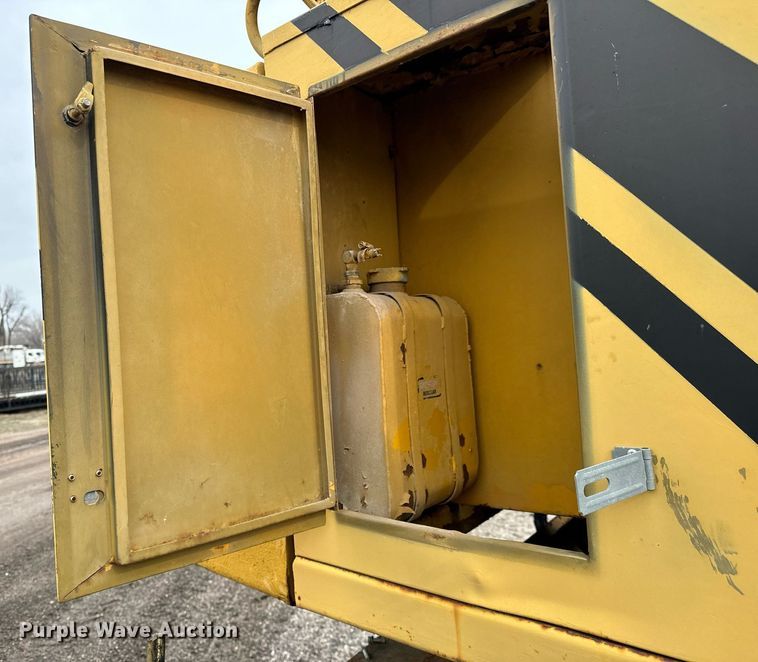 image for item NI9787 1971 International truck crane