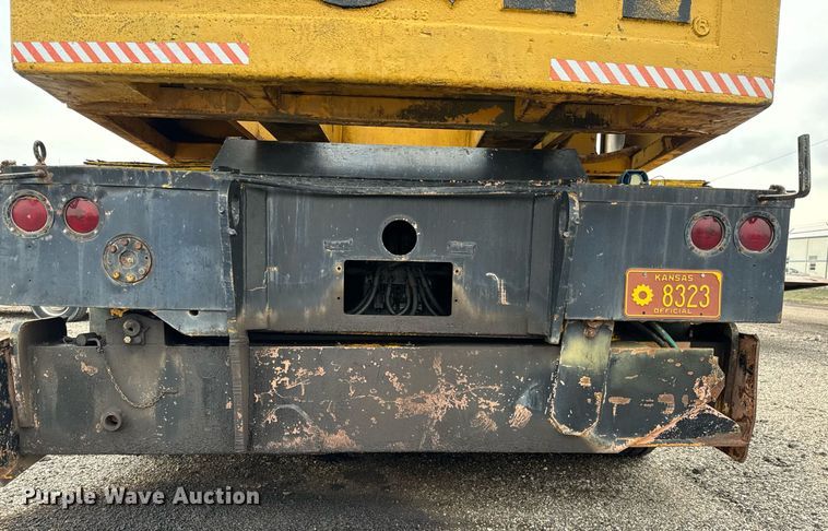 image for item NI9787 1971 International truck crane