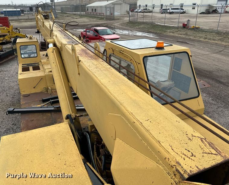 image for item NI9787 1971 International truck crane