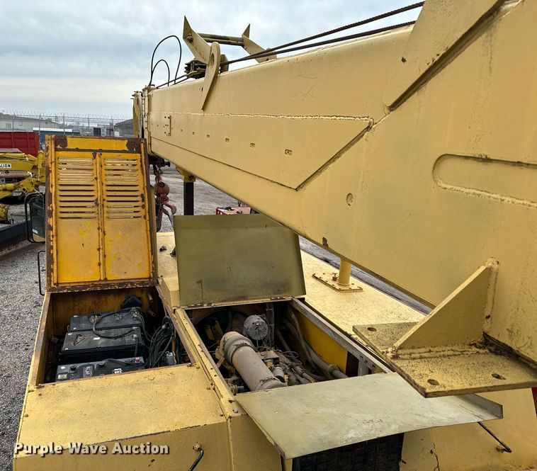 image for item NI9787 1971 International truck crane