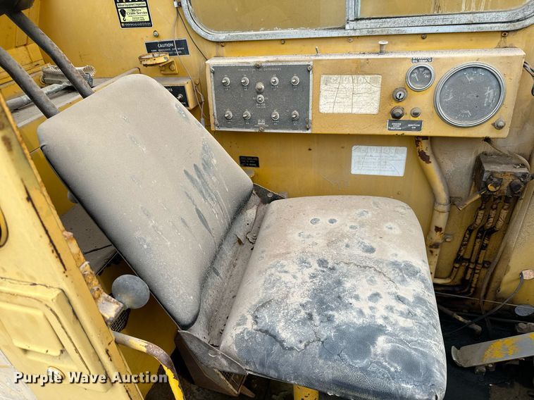 image for item NI9787 1971 International truck crane