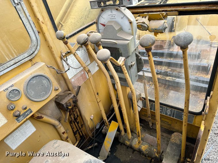 image for item NI9787 1971 International truck crane