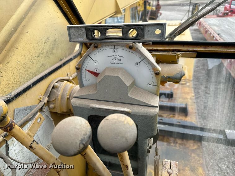 image for item NI9787 1971 International truck crane