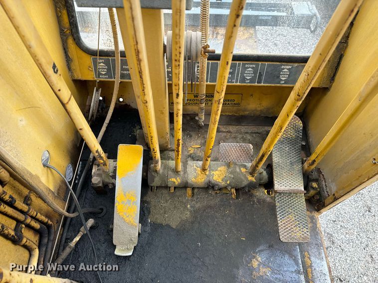 image for item NI9787 1971 International truck crane