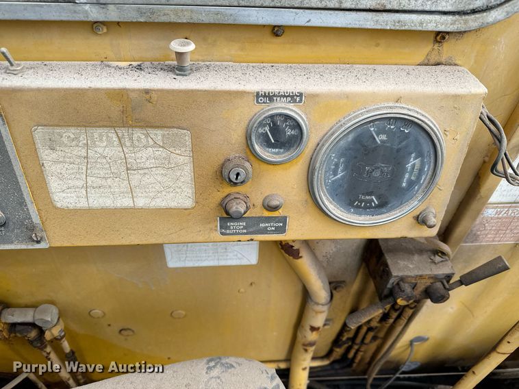 image for item NI9787 1971 International truck crane