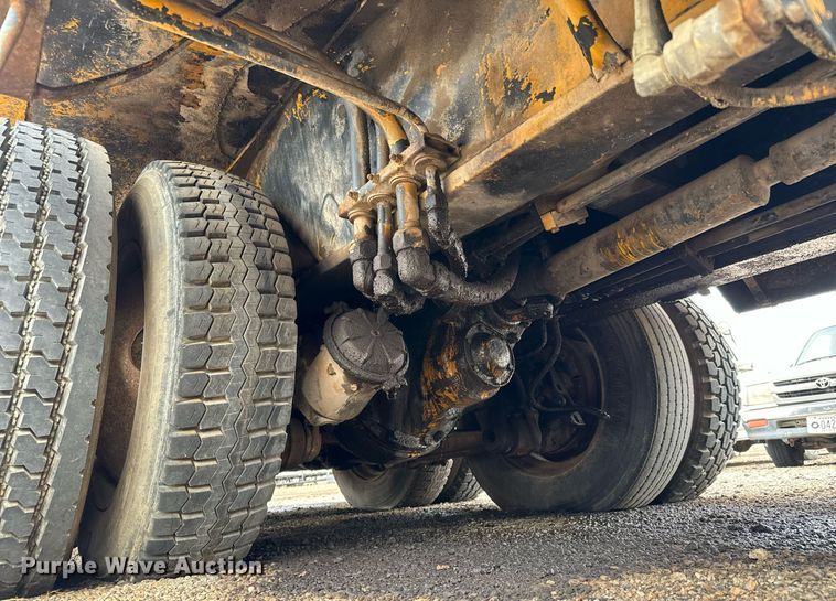 image for item NI9787 1971 International truck crane