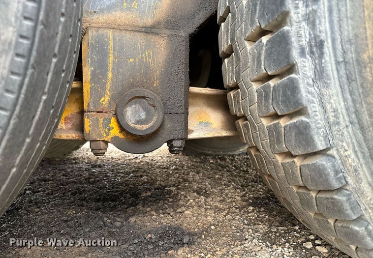 image for item NI9787 1971 International truck crane