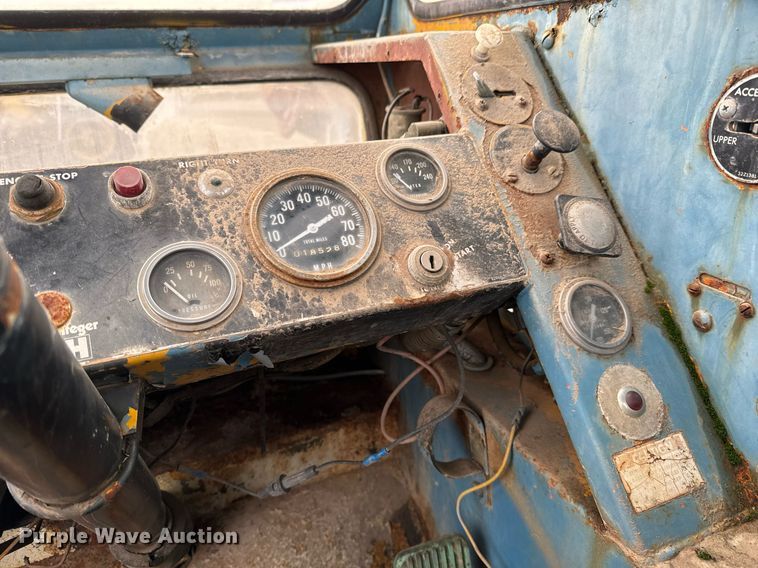 image for item NI9787 1971 International truck crane