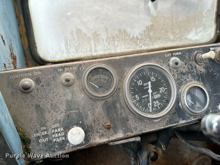 image for item NI9787 1971 International truck crane