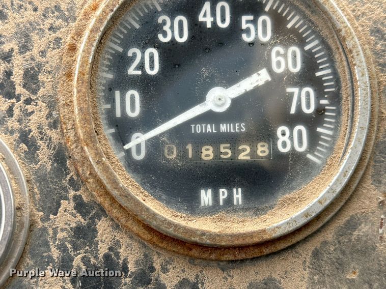 image for item NI9787 1971 International truck crane