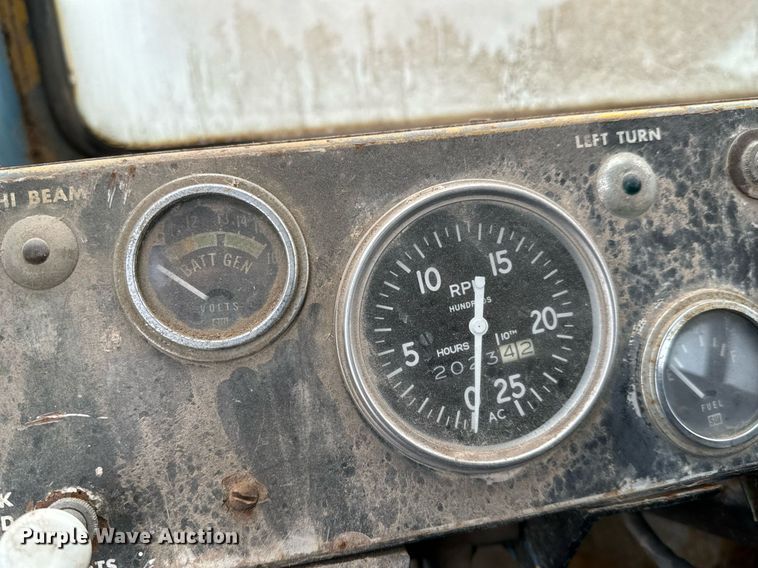 image for item NI9787 1971 International truck crane