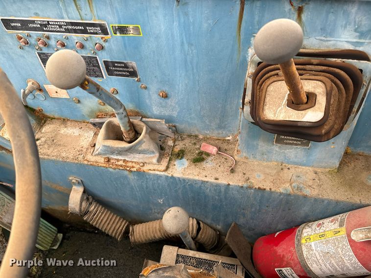 image for item NI9787 1971 International truck crane