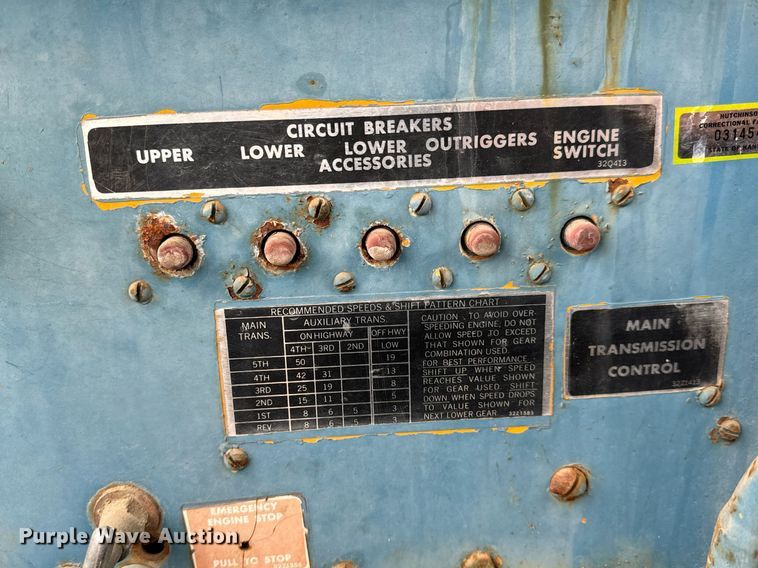 image for item NI9787 1971 International truck crane