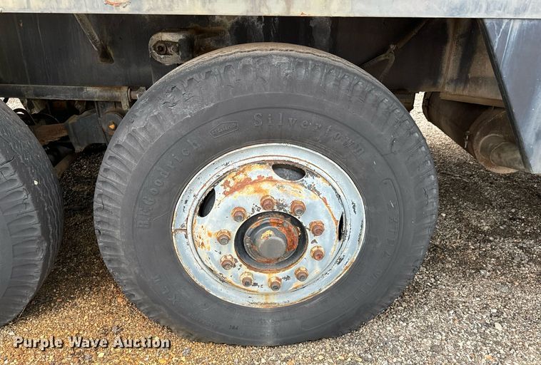 image for item NI9787 1971 International truck crane