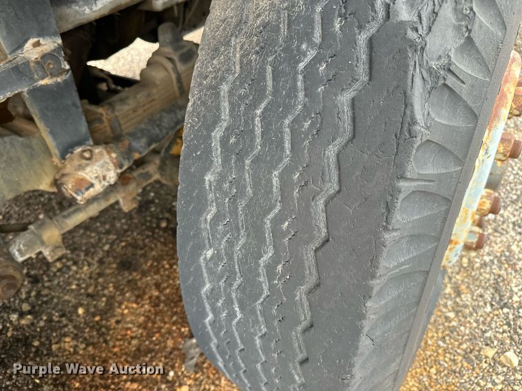 image for item NI9787 1971 International truck crane