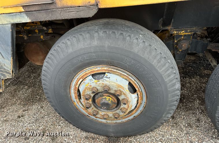 image for item NI9787 1971 International truck crane