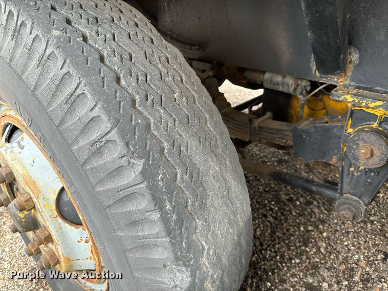 image for item NI9787 1971 International truck crane