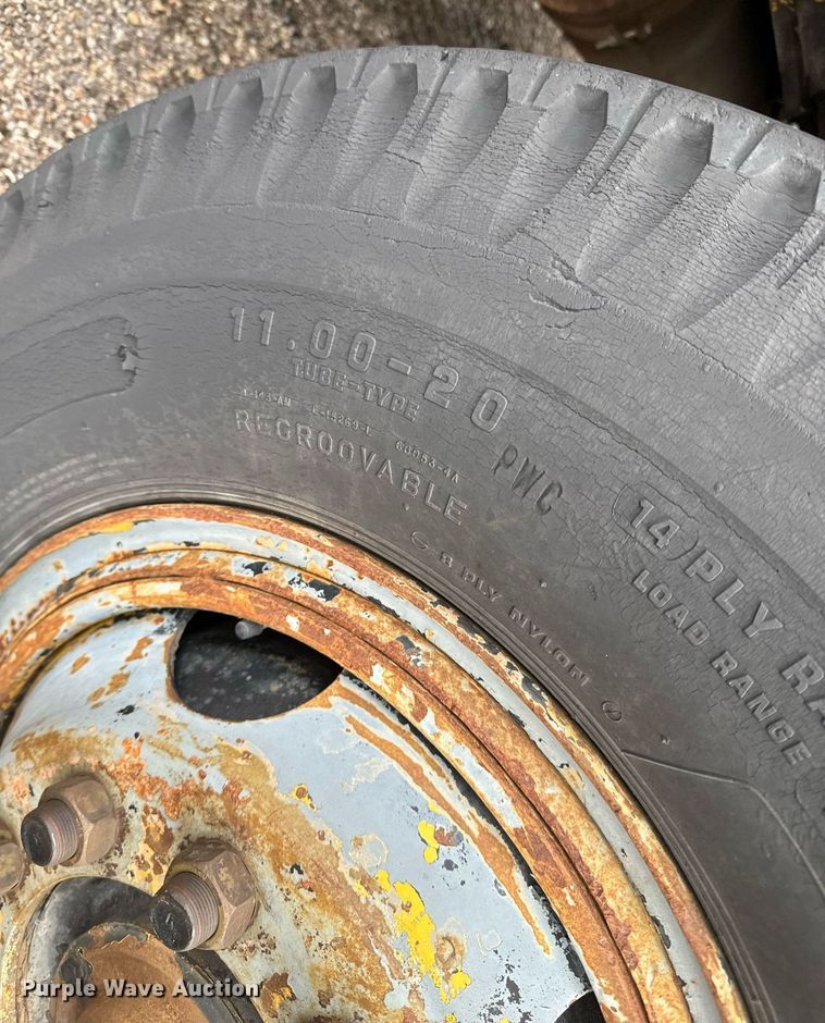 image for item NI9787 1971 International truck crane