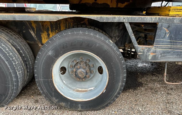 image for item NI9787 1971 International truck crane