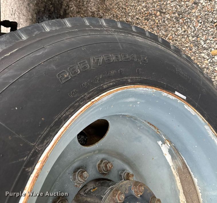 image for item NI9787 1971 International truck crane