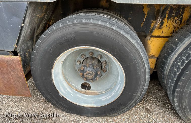 image for item NI9787 1971 International truck crane