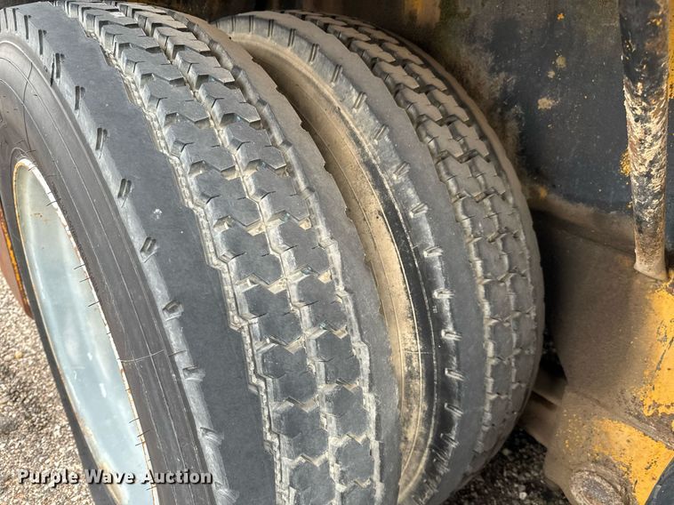 image for item NI9787 1971 International truck crane