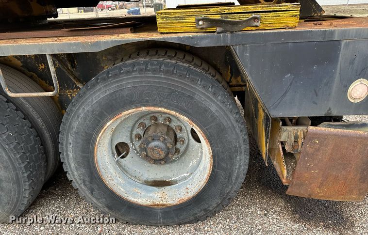 image for item NI9787 1971 International truck crane