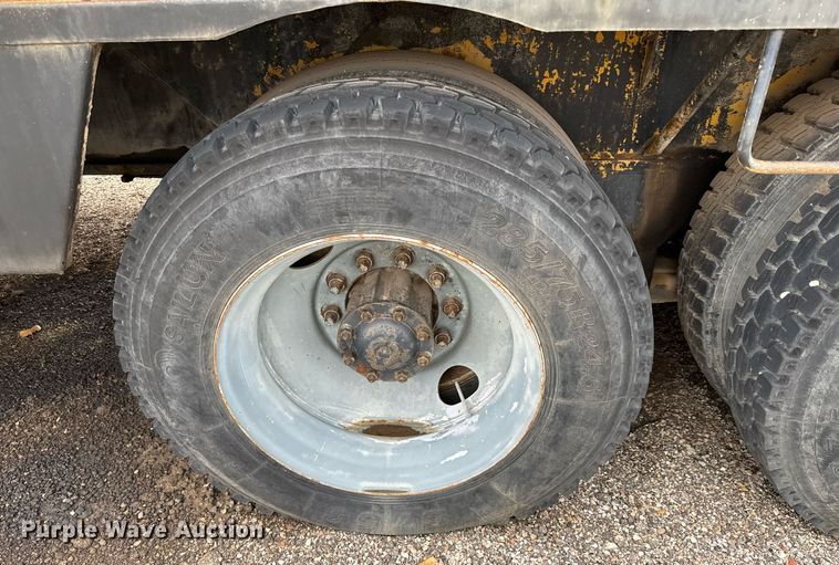 image for item NI9787 1971 International truck crane