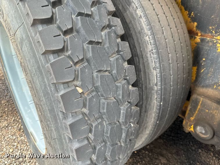 image for item NI9787 1971 International truck crane