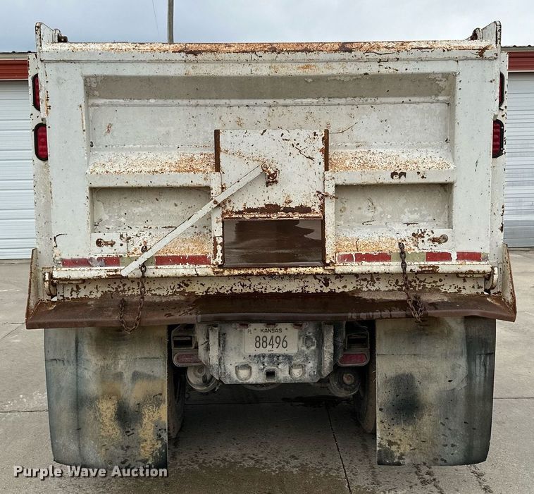 image for item NJ9282 1986 Freightliner  FLC dump truck