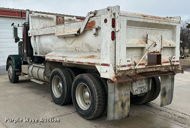 image for item NJ9282 1986 Freightliner  FLC dump truck