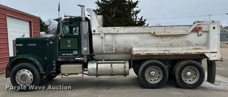 image for item NJ9282 1986 Freightliner  FLC dump truck