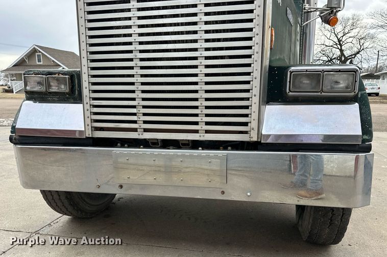 image for item NJ9282 1986 Freightliner  FLC dump truck