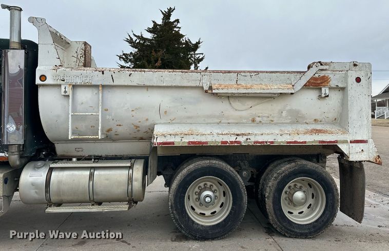 image for item NJ9282 1986 Freightliner  FLC dump truck