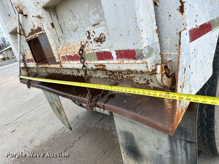 image for item NJ9282 1986 Freightliner  FLC dump truck