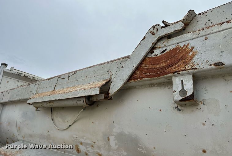 image for item NJ9282 1986 Freightliner  FLC dump truck