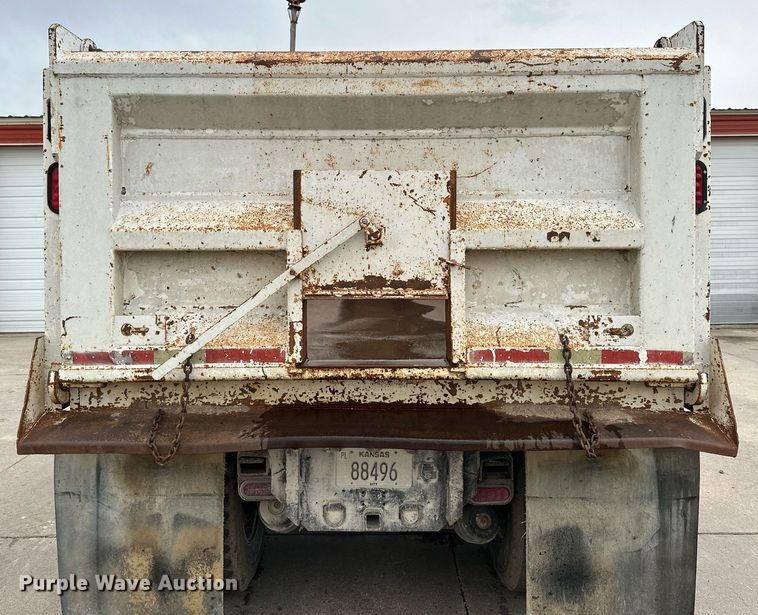 image for item NJ9282 1986 Freightliner  FLC dump truck