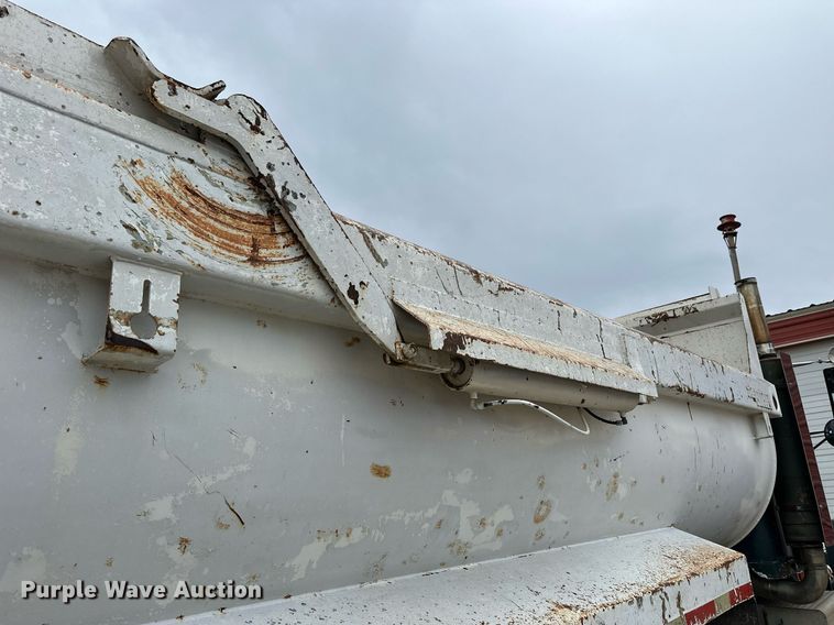 image for item NJ9282 1986 Freightliner  FLC dump truck