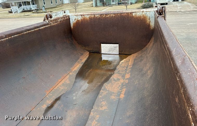 image for item NJ9282 1986 Freightliner  FLC dump truck