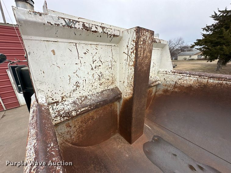 image for item NJ9282 1986 Freightliner  FLC dump truck