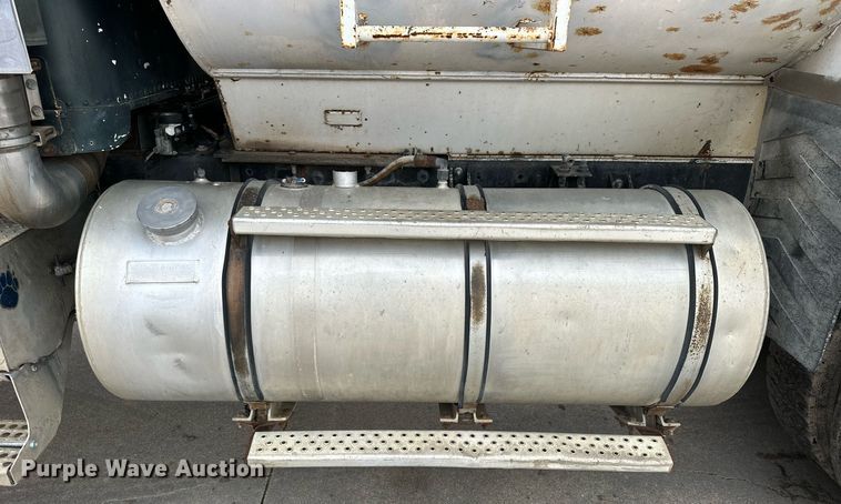 image for item NJ9282 1986 Freightliner  FLC dump truck